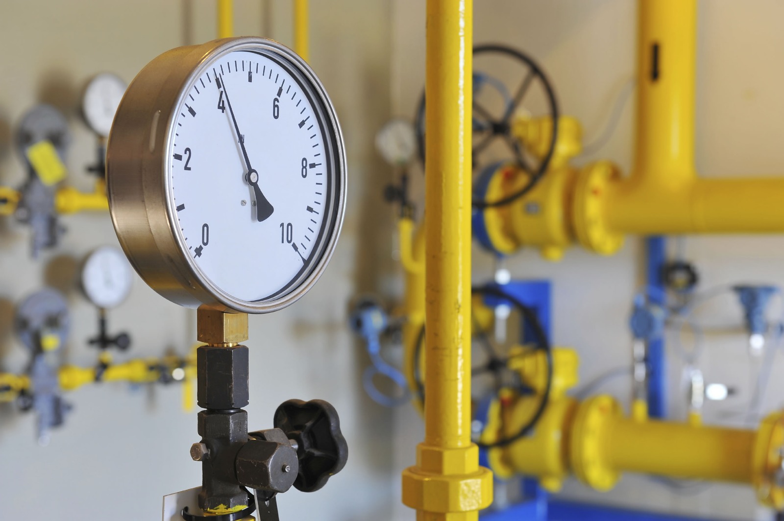 Impianto gas in contesto tecnico o industriale